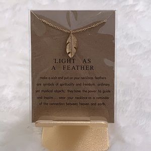 Trendy Light as a Feather pendant necklace Néw